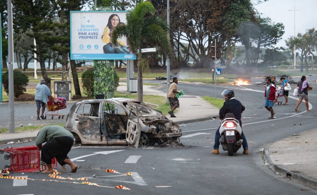 des émeutiers dans la région de Nouméa