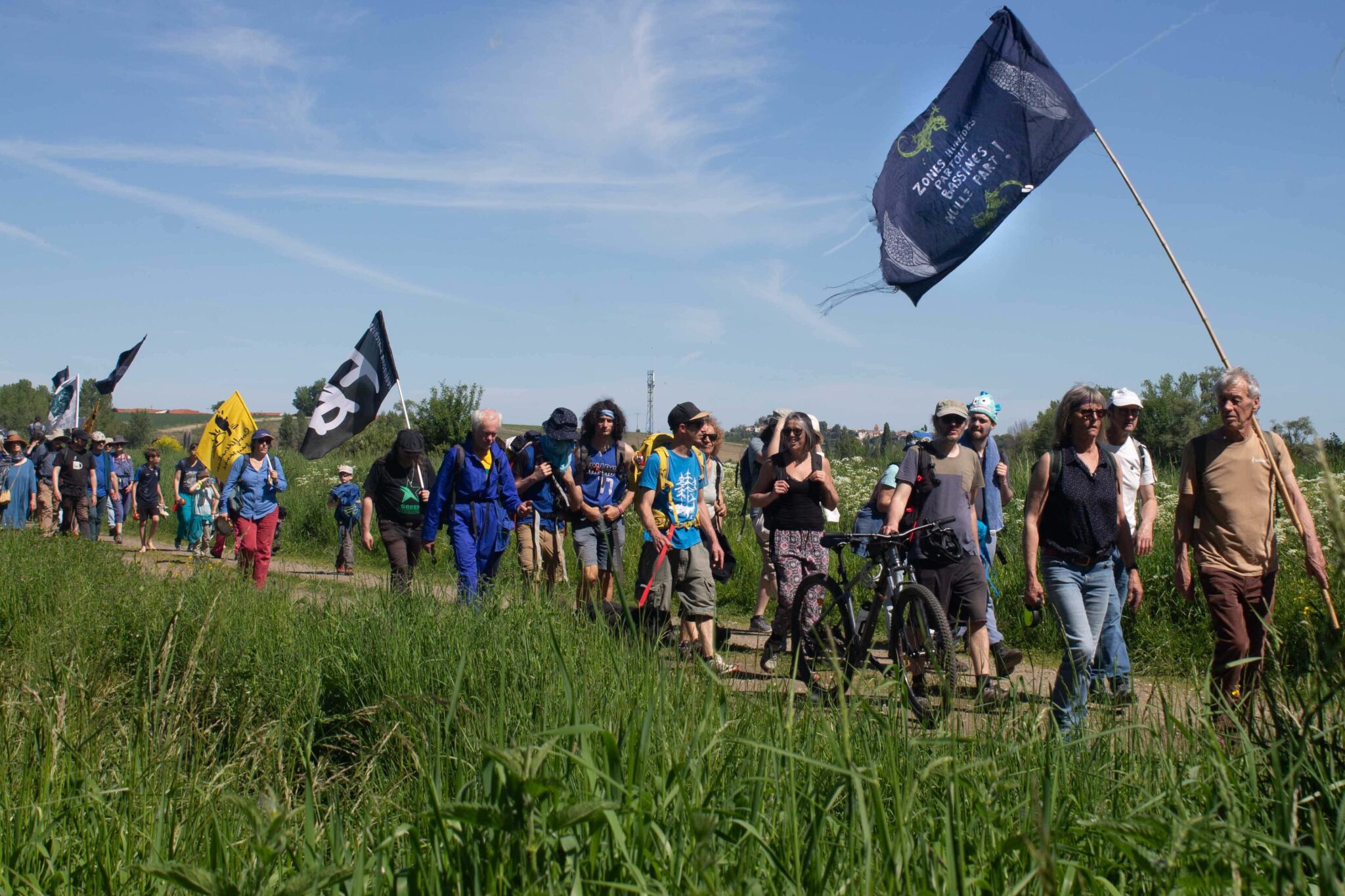 manifestation contres les méga-bassines