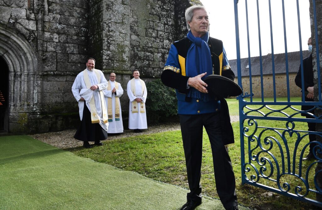 Vincent Bolloré en habit breton