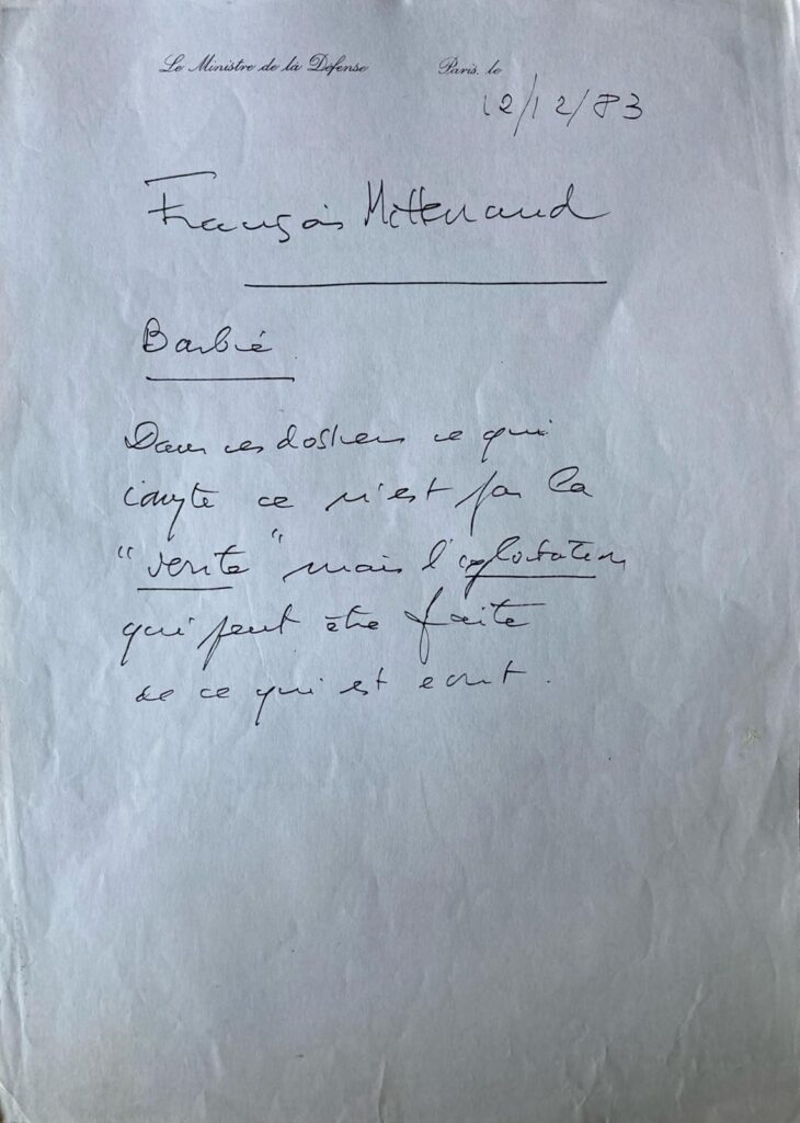 Note manuscrite de Charles Hernu conseillant le 12 décembre 1983